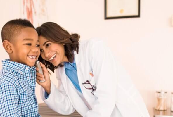 Doctor treating patient and smiling while answering what is the patient experience