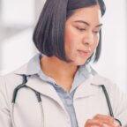 physician using EHR or EMR