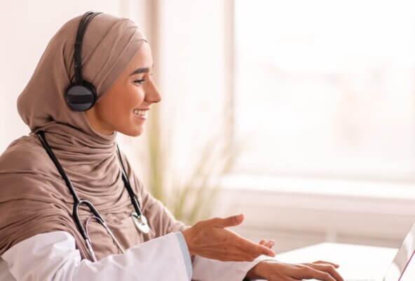 Physician answers "what is telehealth" during telemedicine appointment