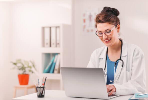 Doctor has telehealth appointment with patient while implementing AI in telemedicine