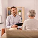 Mental health therapist uses ehr for behavioral health