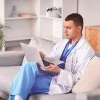 A provider taking advantage of EHR features for behavioral health practices.